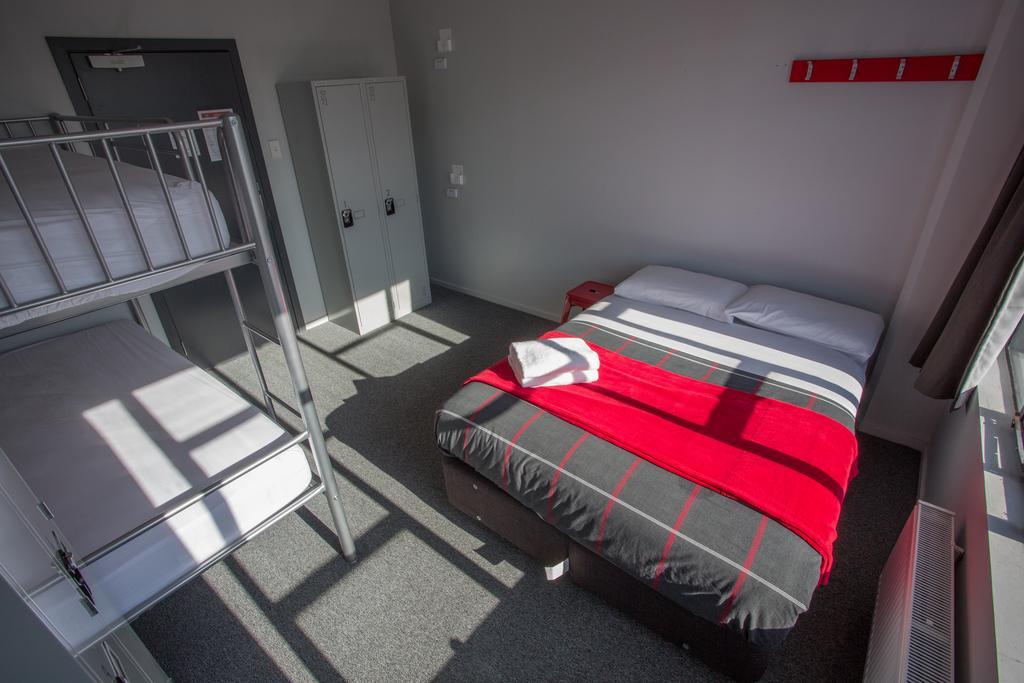 Urbanz Hostel Christchurch Exterior photo A cell at the prison