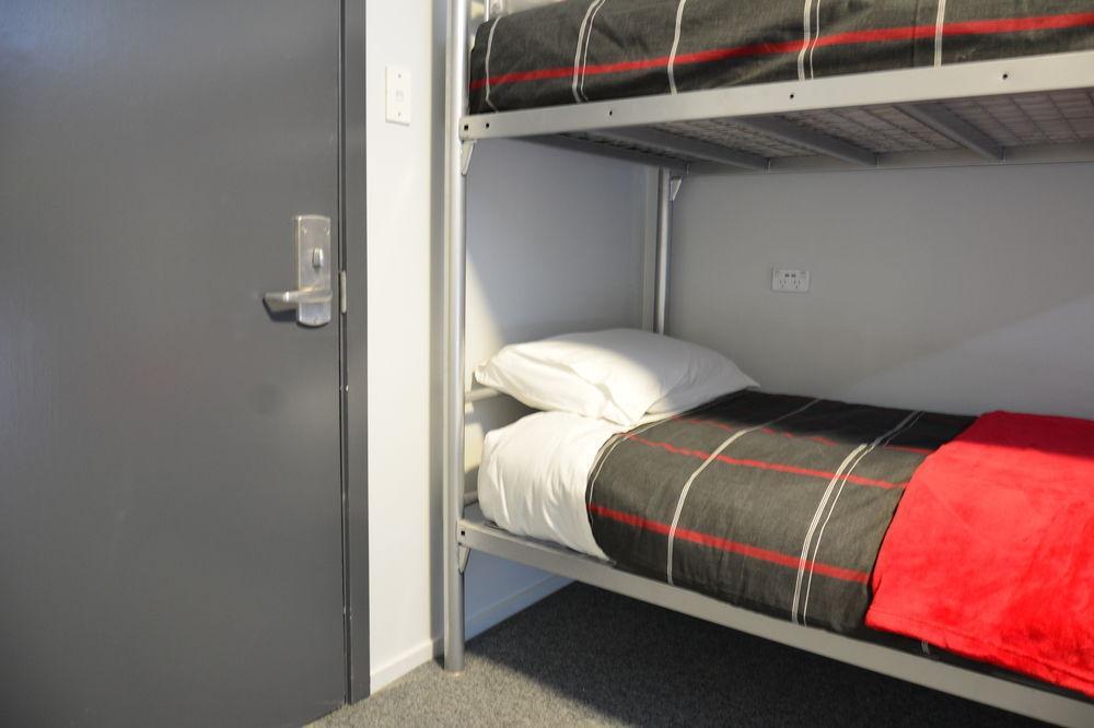 Urbanz Hostel Christchurch Exterior photo A bunk bed