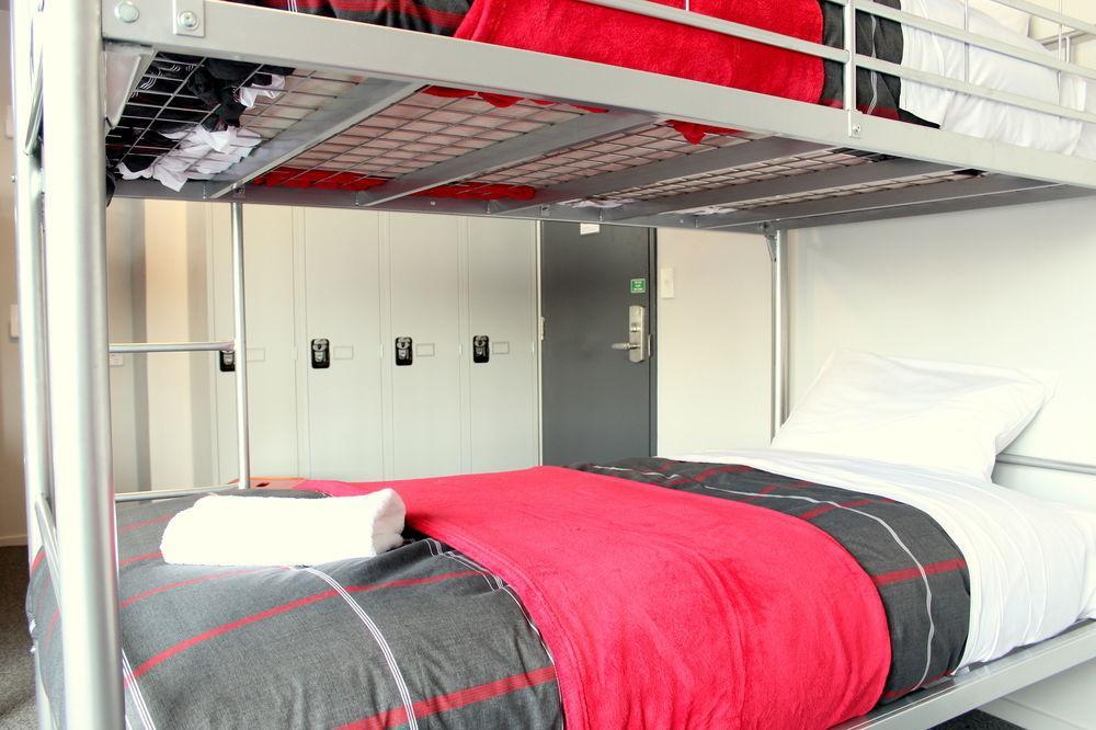 Urbanz Hostel Christchurch Exterior photo A typical room at the hotel