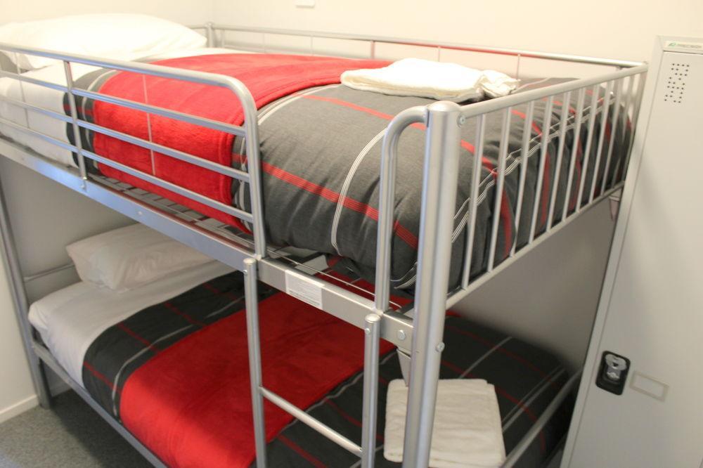 Urbanz Hostel Christchurch Exterior photo A bunk bed