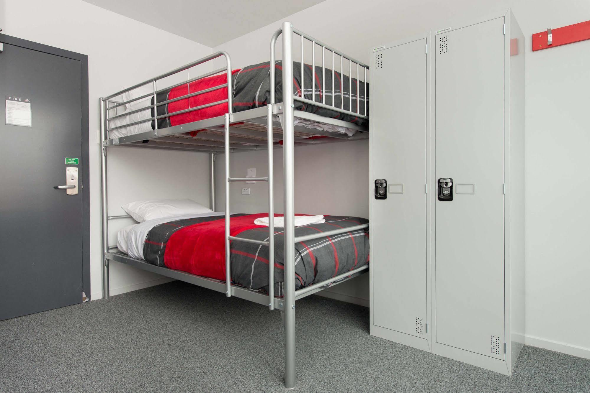 Urbanz Hostel Christchurch Exterior photo A bunk bed